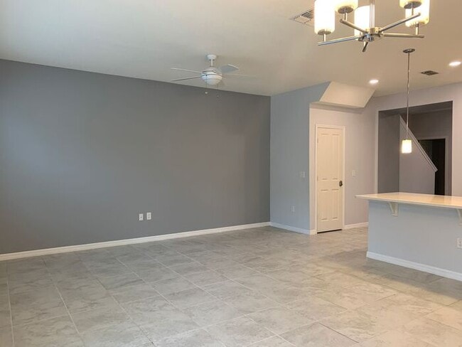 Building Photo - 4 Bedroom Gated Community Compass Bay