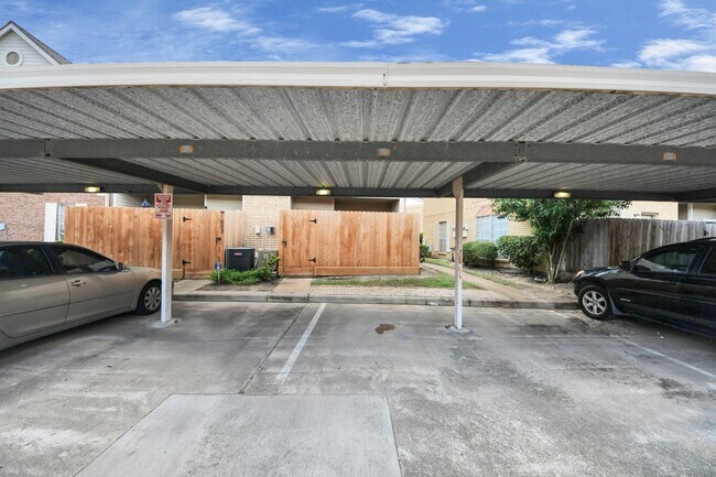 Building Photo - 3600 Jeanetta St