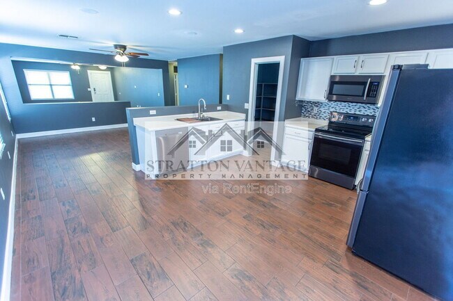 Building Photo - 9630 W Kingman St