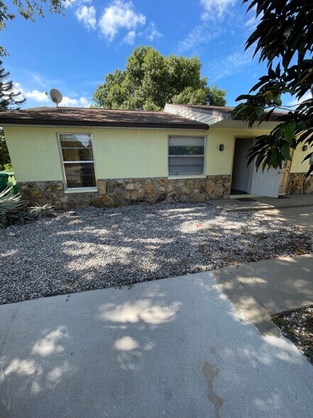 Front - 12337 Buffing Rd