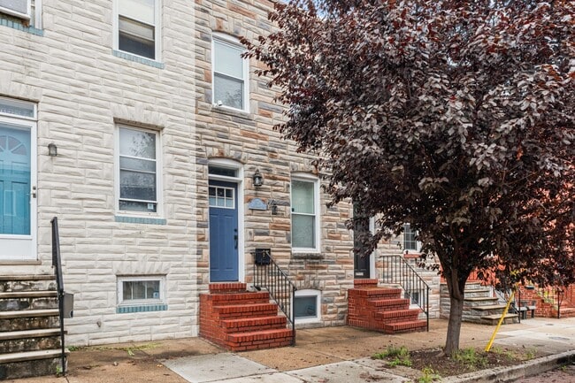 Building Photo - 1524 E Clement St