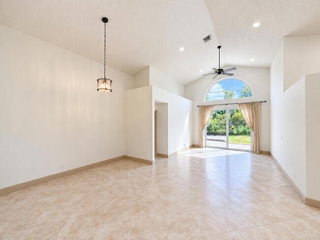 Building Photo - 6841 NW 81st Ct