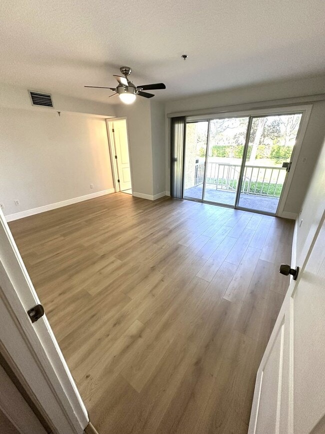 Building Photo - TIERRA VERDE - Updated Unfurn. Annual - 3 BR/3.5 BA, 2 CG Tandem Garage