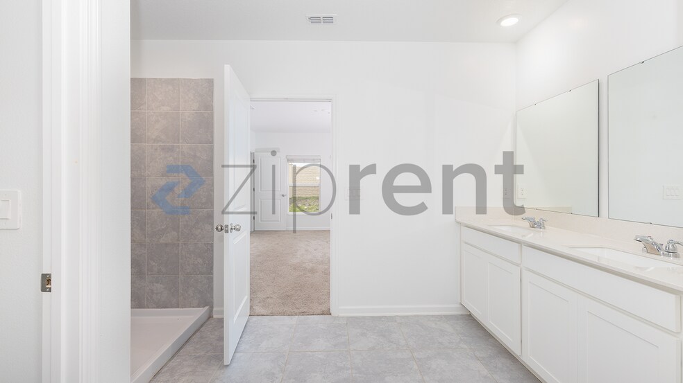 Building Photo - Unit