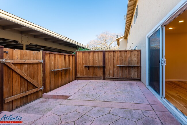 Building Photo - 421 Velasco Dr