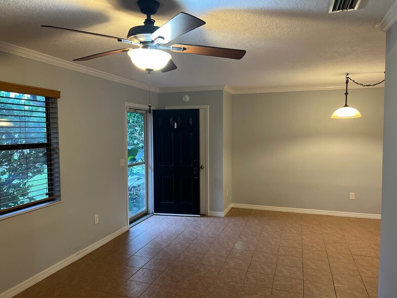 Building Photo - 117 Rio del Mar St