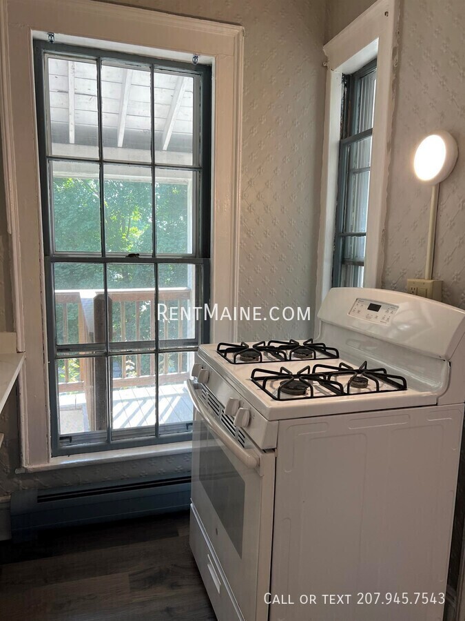 Building Photo - 12-16 Fifth St