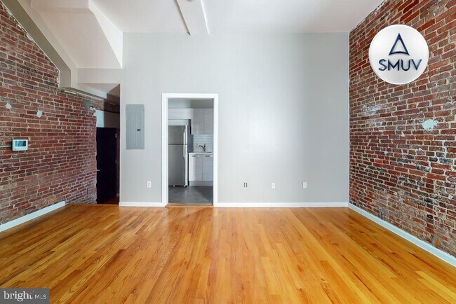 Building Photo - 231 E North Ave