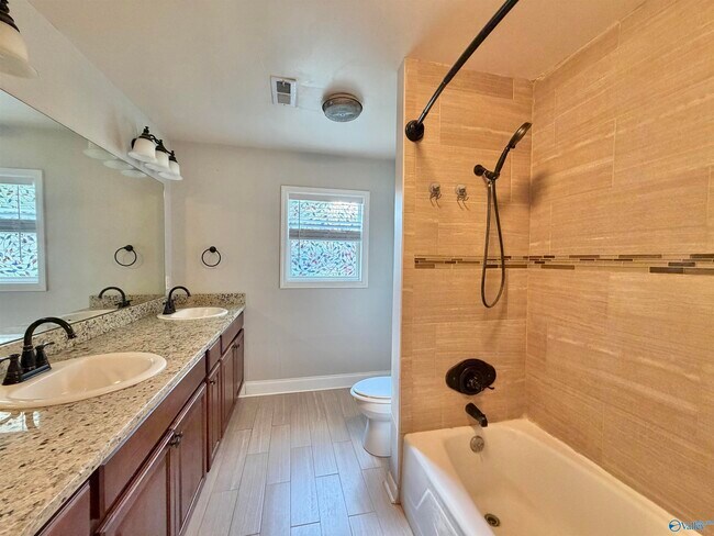 Building Photo - 2110 Fernbrook Dr NE