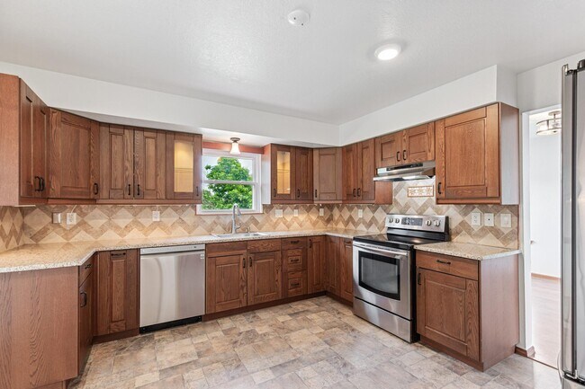 Building Photo - 12756 Utica Cir