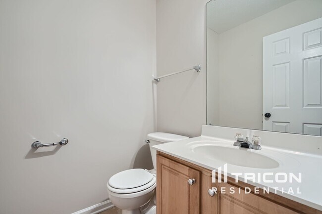 Building Photo - 713 Forestglen Dr