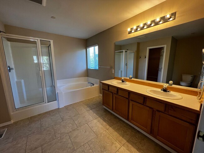 Building Photo - Dupont 4 bedroom plus loft home