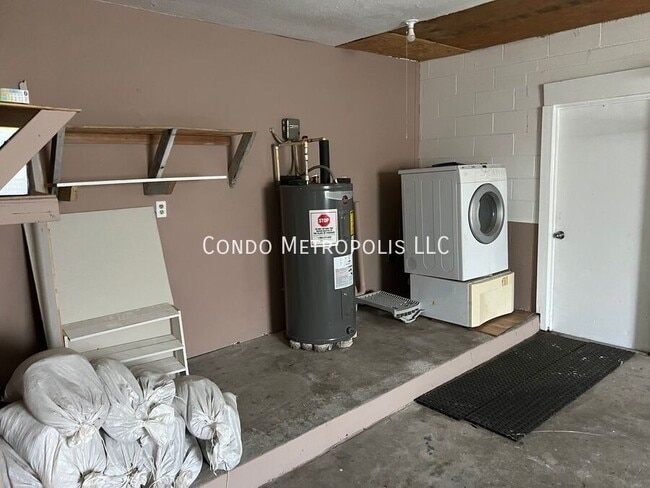 Building Photo - 2584 Troubador St