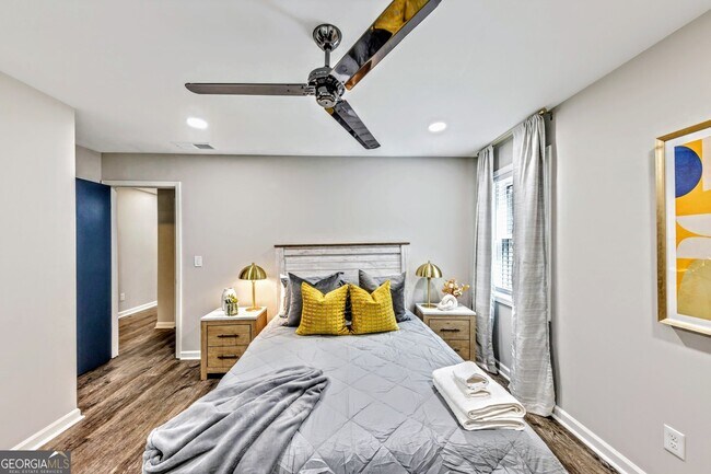 Building Photo - 527 Charing Cross Dr