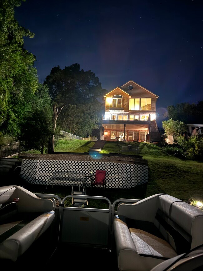 Building Photo - 11589 Ember Rd