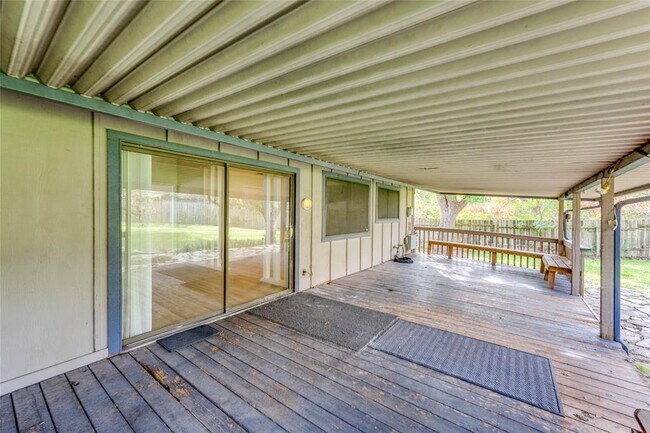 Building Photo - 1402 Meadgreen Cir