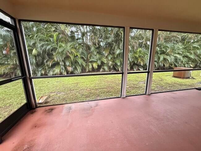 Building Photo - 450 NE 42nd St