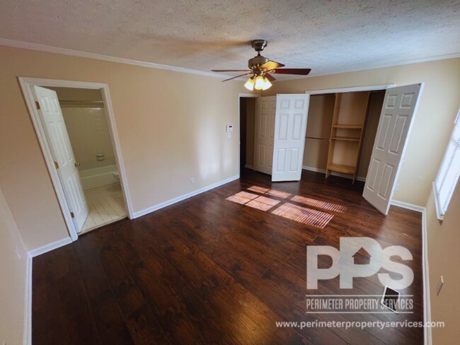 Building Photo - 2950 Lexington Trace Dr