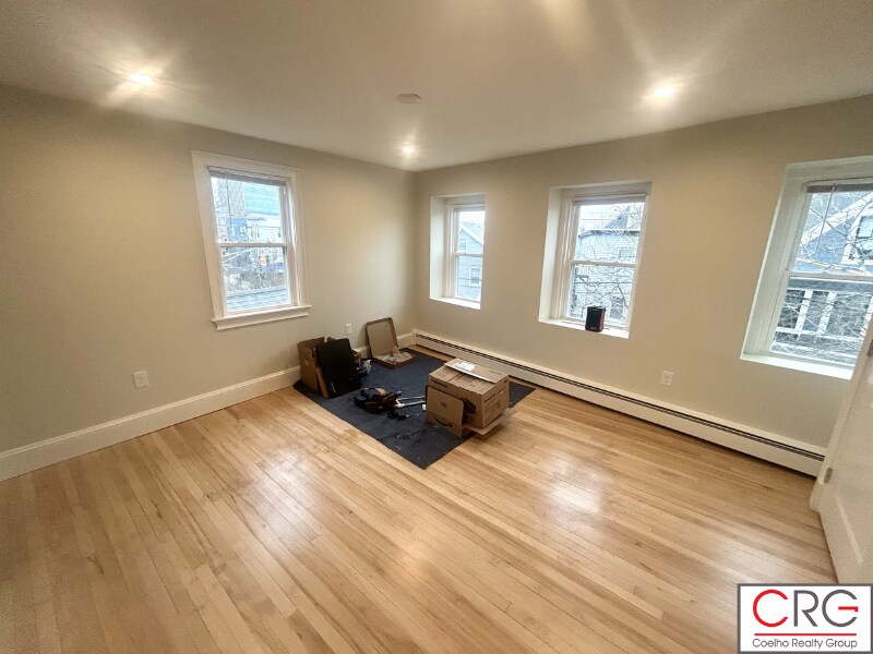 Building Photo - 190 3rd St