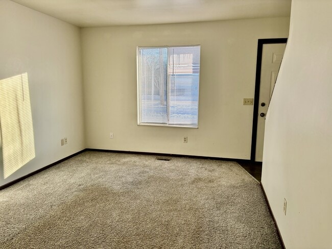 Building Photo - 552 136th Ave