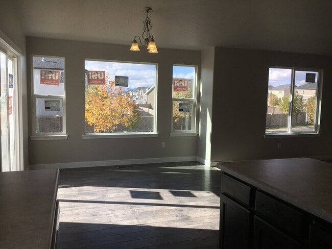 Building Photo - LOVELY VINEYARD RAMBLER FOR RENT