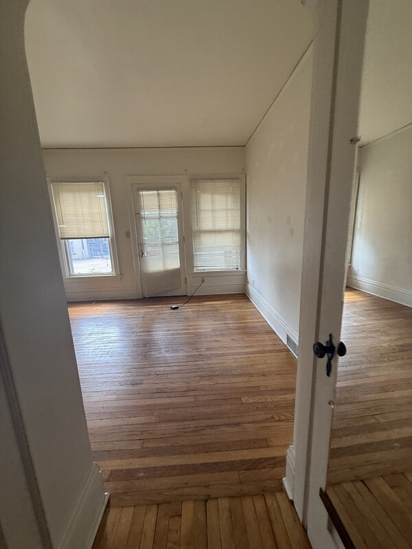 Building Photo - 622 Howard Pl