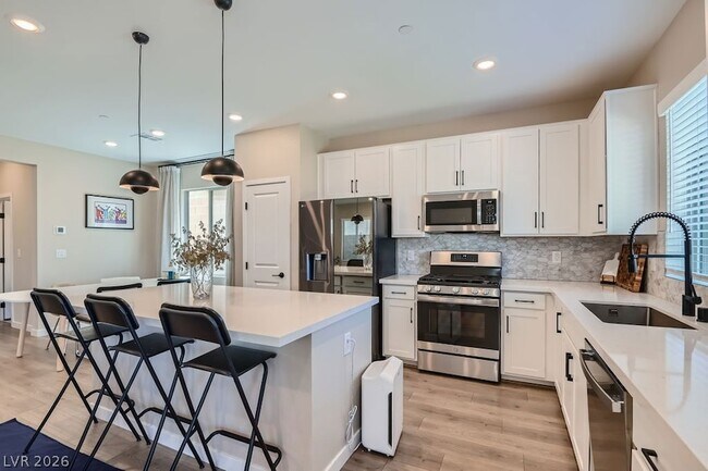 Building Photo - 11604 Desert Hollow Avenue