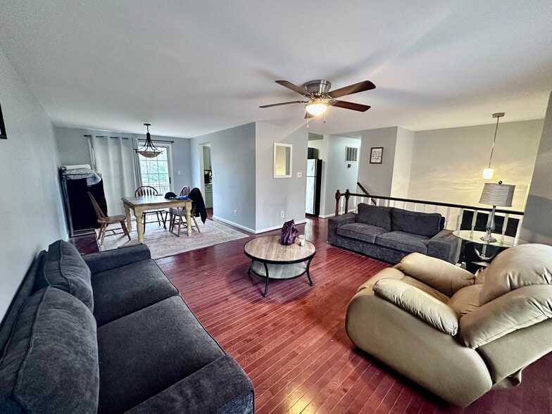 Building Photo - 10612 Holleybrooke Dr