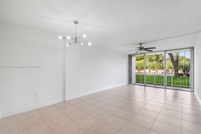 Building Photo - 13120 SW 92nd Ave