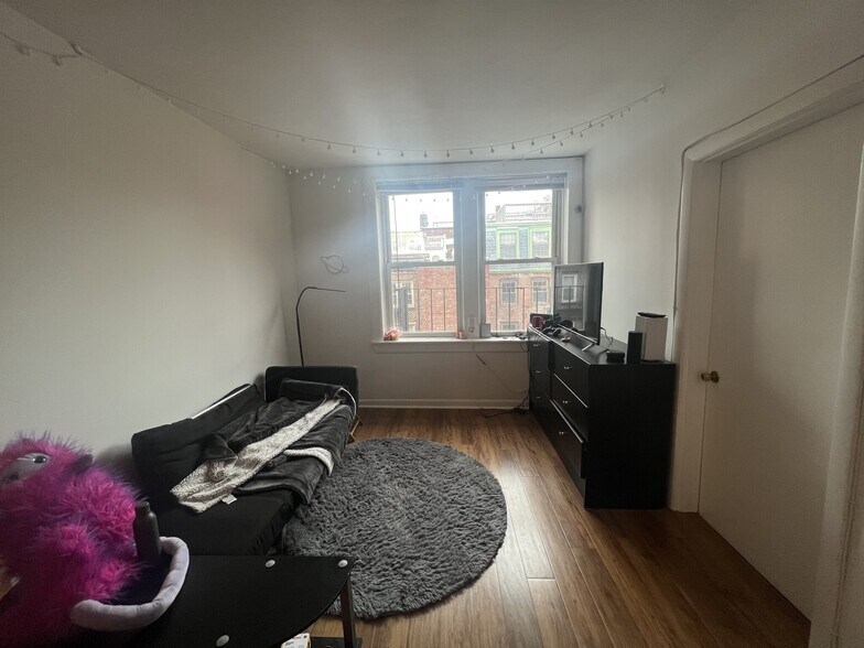 Building Photo - 145 Endicott St