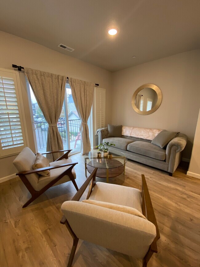 Building Photo - 11340 SW Mont Blanc St