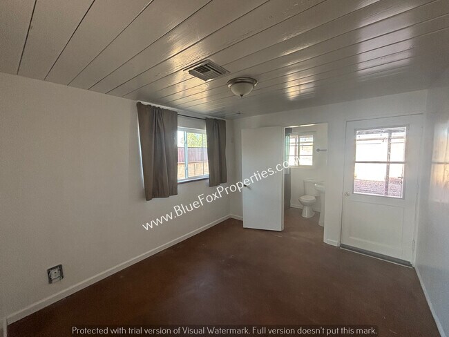 Building Photo - 2627 N Euclid Ave