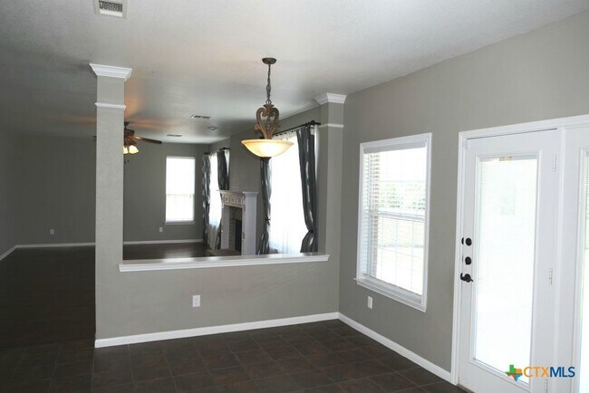 Building Photo - 413 Cattail Cir
