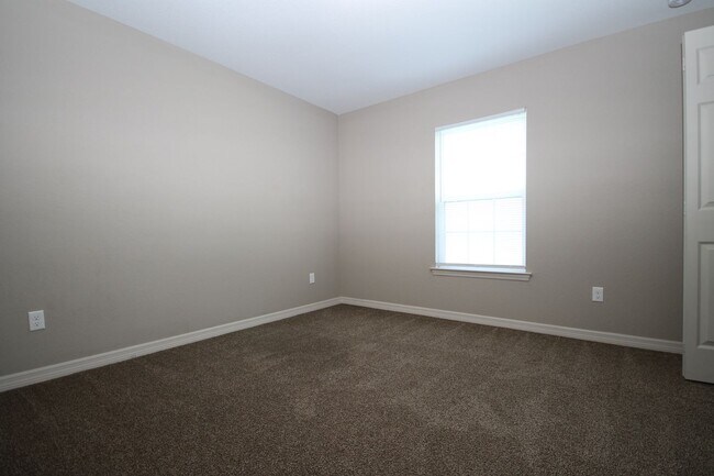 Building Photo - Charming 3-Bedroom Home with Pets Welcome in Ocala