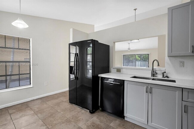 Building Photo - 681 Thornridge Ave