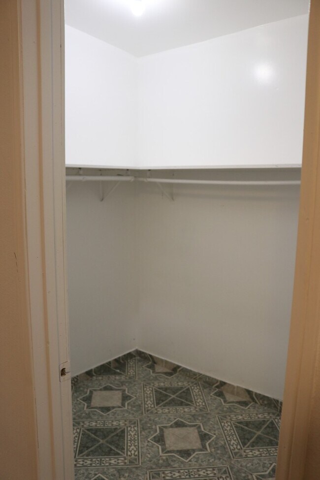 Building Photo - Beautifully Updated 3-Bedroom Home with Sp...