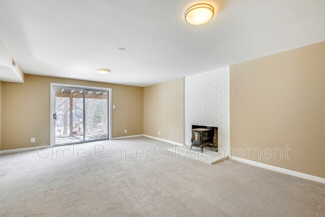 Building Photo - 10929 Beach Mill Rd