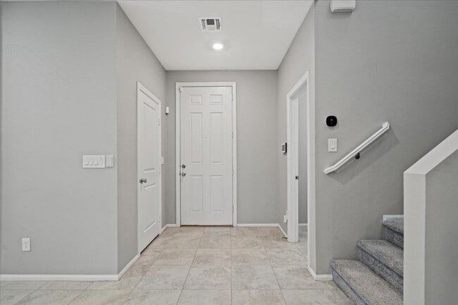 Building Photo - Fabulous Home!