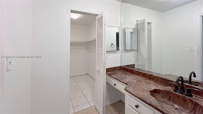 Building Photo - 1650 SW 125th Ct