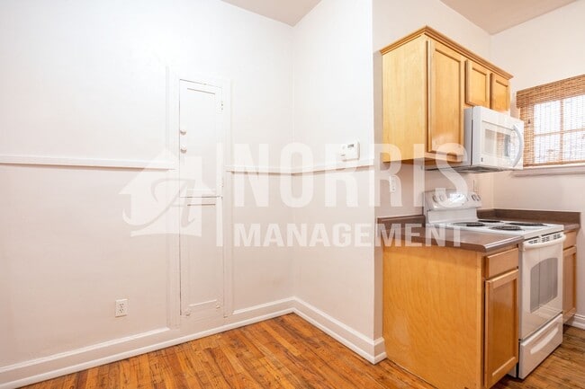 Building Photo - Adorable Private One Bedroom, One Bathroom...