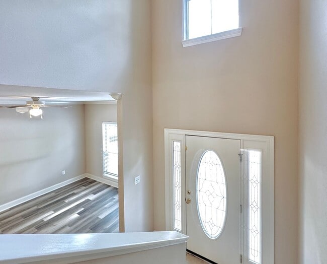 Building Photo - Spacious New Orleans-Style 3BR/2.5BA Townh...