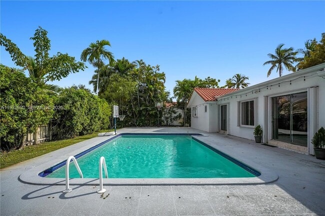 Building Photo - 2101 NE 211th Terrace