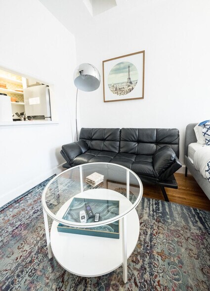 Building Photo - 328 E 74th St