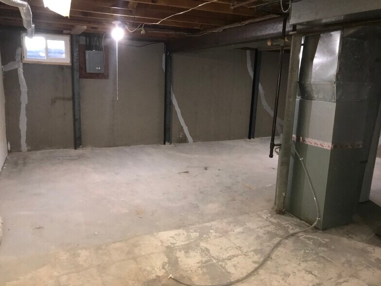 Building Photo - 8325 Grandview Ln