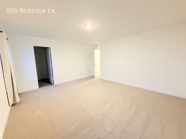 Building Photo - 890 Norfolk Ln