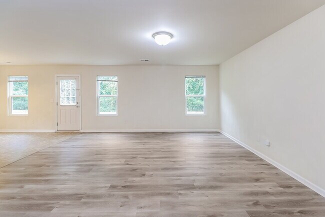 Building Photo - 716 Ferrell Ave