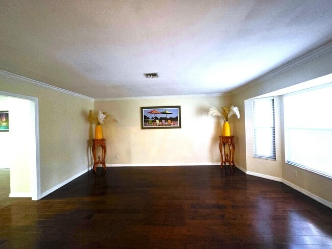 Building Photo - 1060 31st Ave