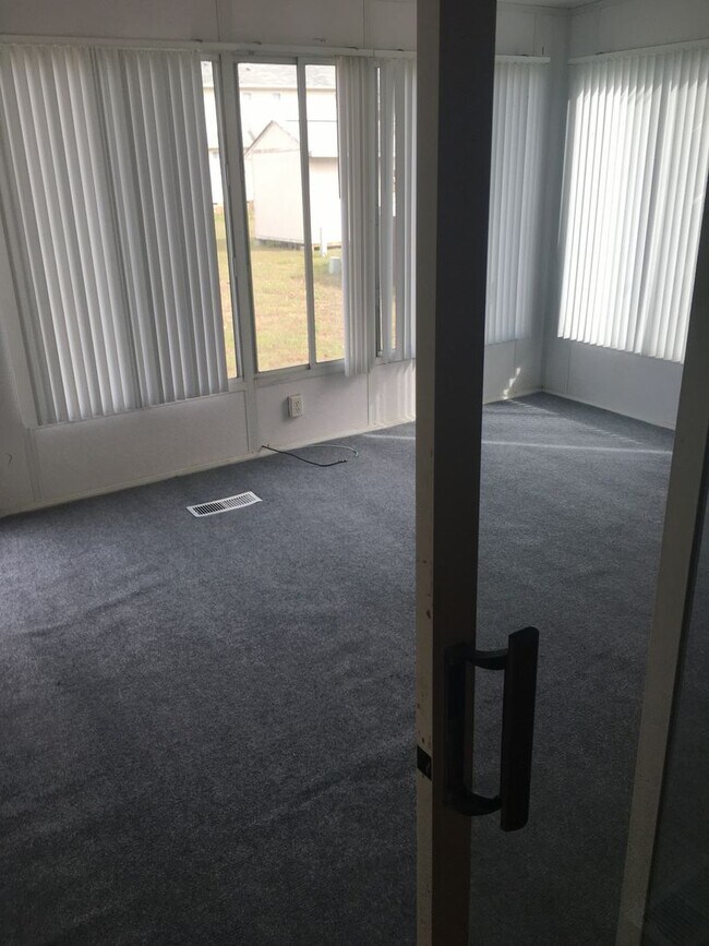 Building Photo - 1616 Fawcett Ln