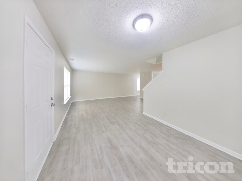 Building Photo - 5956 Portman Pl