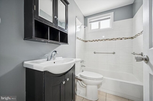 Building Photo - 1518 N Peach St